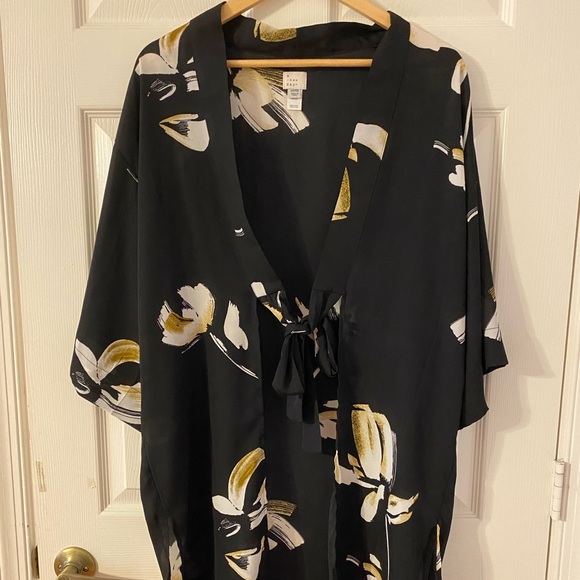 A New Day tie front kimono style duster. - Picture 3 of 4